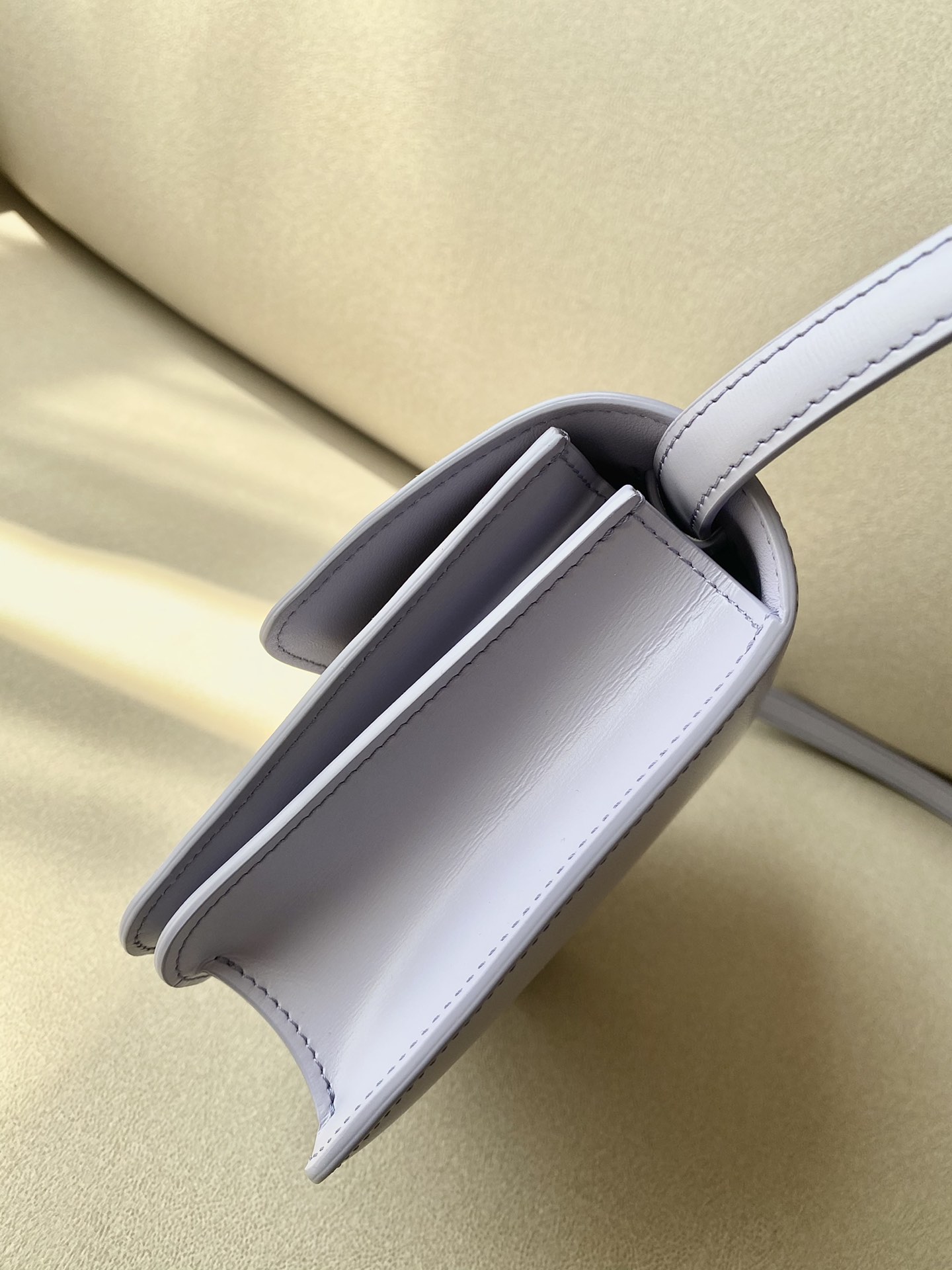 𝐂𝐞𝐥𝐢𝐧𝐞 Box Teen bag in polished calfskin