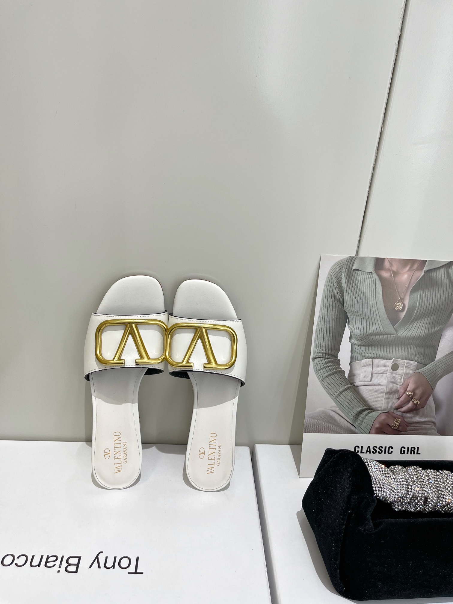 【Valentino】𝟐𝟎𝟐𝟏/𝐒𝐒 𝐧𝐞𝐰  Valentino 2022 / fw spring and summer new women's slippers