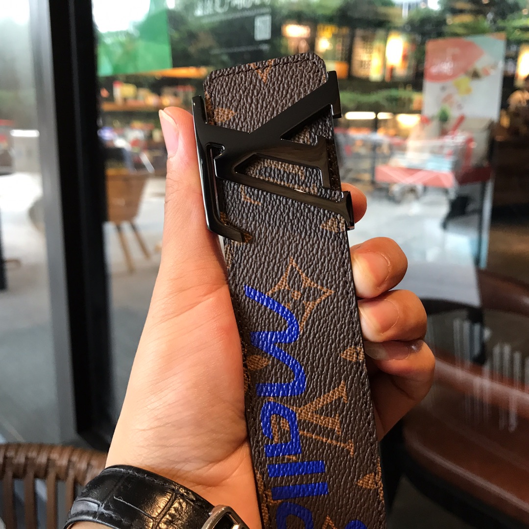 LOUIS VUITTO INITIALES 40MM REVERSIBLE BELT