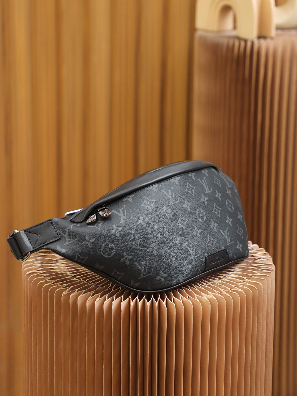 Louis Vuitton 𝐃𝐈𝐒𝐂𝐎𝐕𝐄𝐑𝐘 Belt Bag M44336