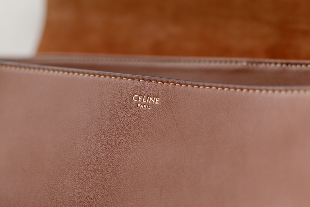 𝐂𝐞𝐥𝐢𝐧𝐞 soft 16 large soft bag in smooth calfskin