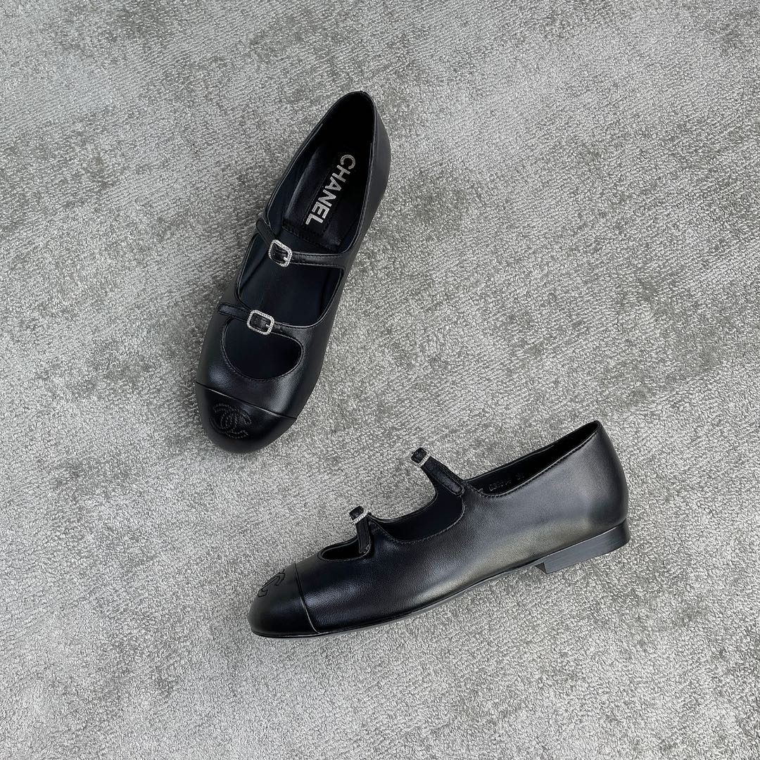 CHANEL Xiao Xiang's new double strap ballet shoes above the buckle on the small diamonds of the delicate shine