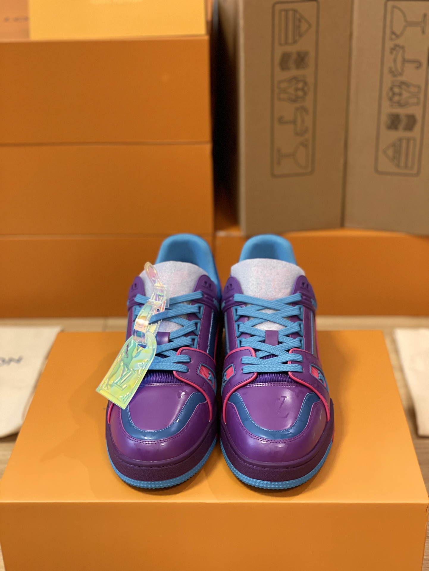 Louis Vuitton couple models LVTRAINER sneakers model number MS0119