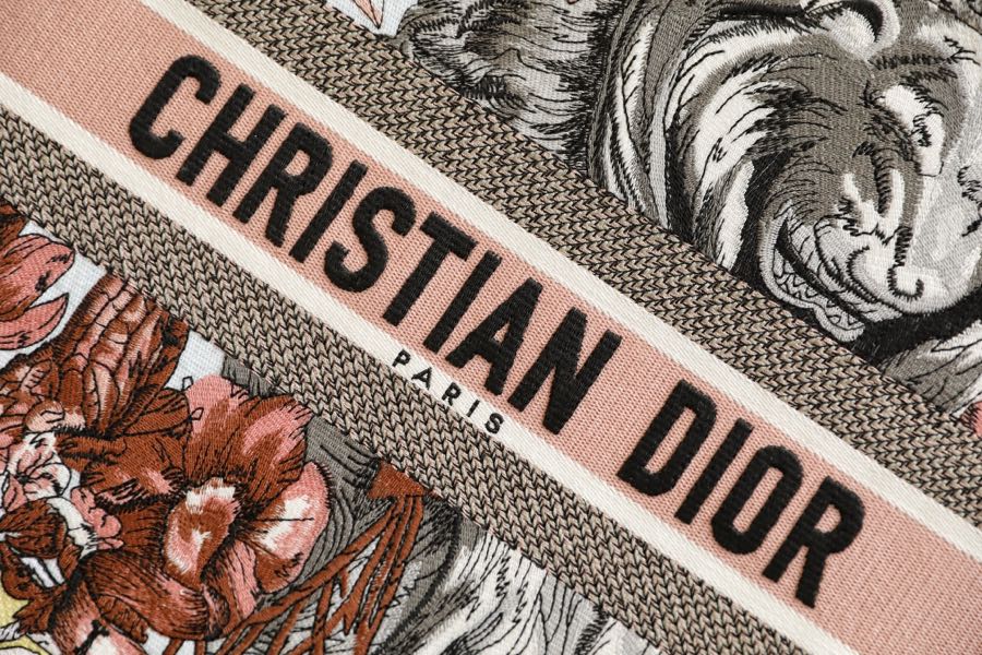 DIOR TOTE Fu Manhua