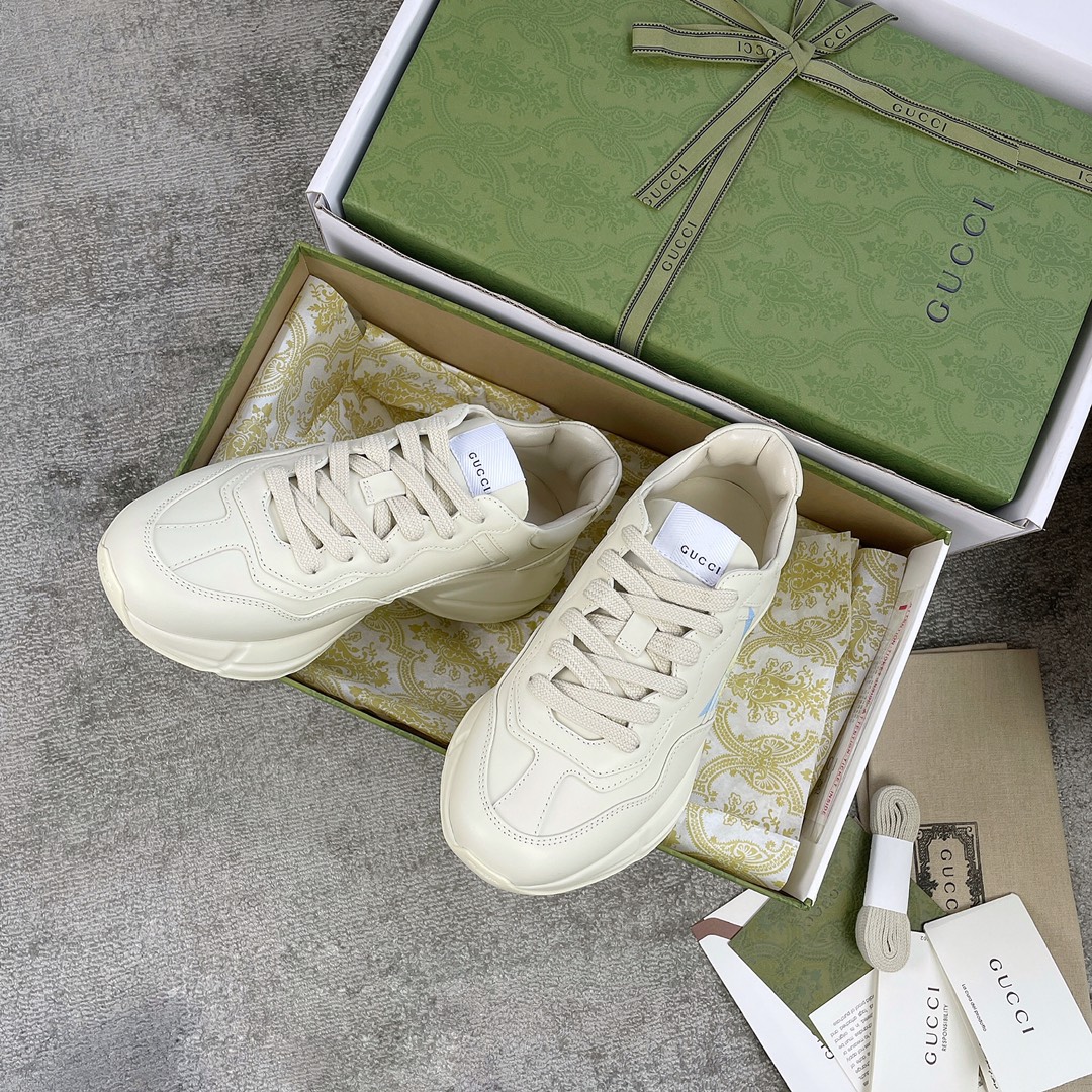 Gucci Pops This collection has a lot of flora and fauna elements Original material