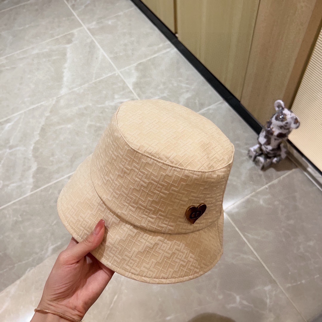[DIOR Dior] 2023 spring and summer simple heart-shaped logo fisherman hat
