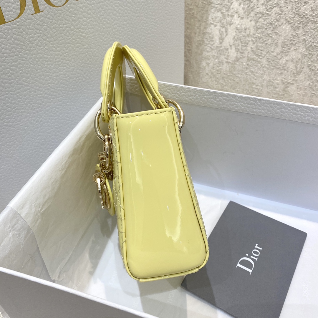 Dior Lady's new micro patent leather collection