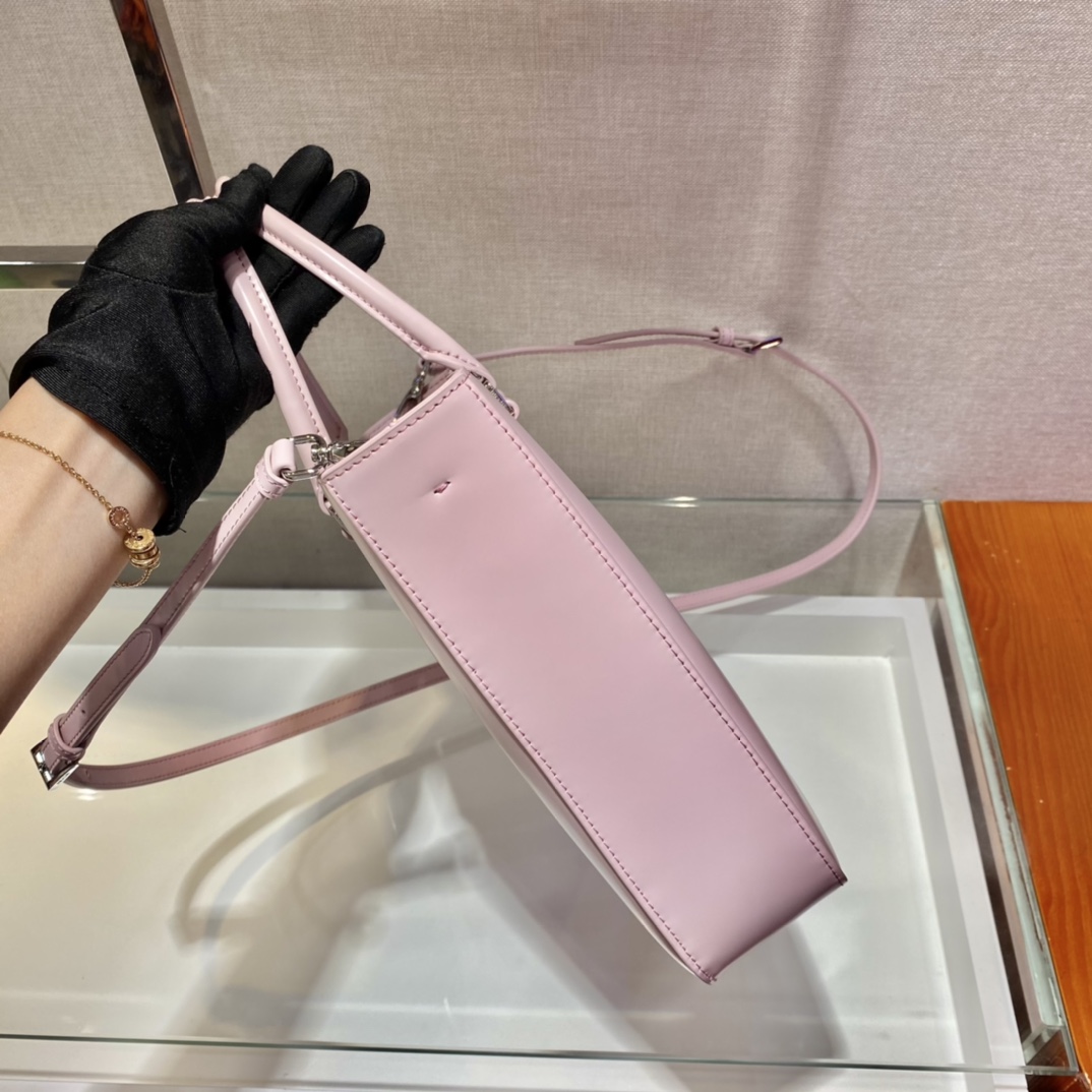 𝐏𝐑𝐀𝐃𝐀 Large Toilet Bag 1BA330