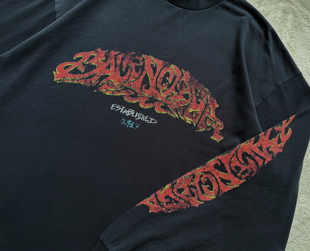 Balenciaga...🔥Flame floral print round neck and long sleeves