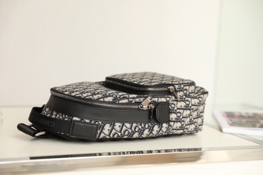 Oblique print crossbody version of the duffel bag