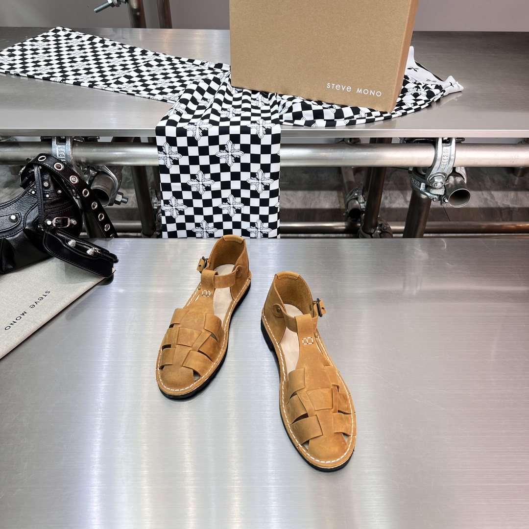 𝐒𝐭𝐞𝐯𝐞 𝐌𝐨𝐧𝐨｜𝟐𝟎𝟐𝟑𝐒𝐒/𝐧𝐞𝐰 A pair of fully handmade sandals using Goodyear practices