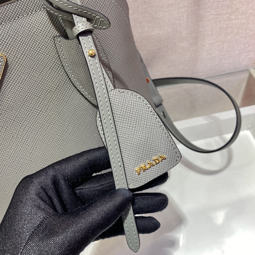 𝐏𝐑𝐀𝐃𝐀 Morning Handbag 1BA295