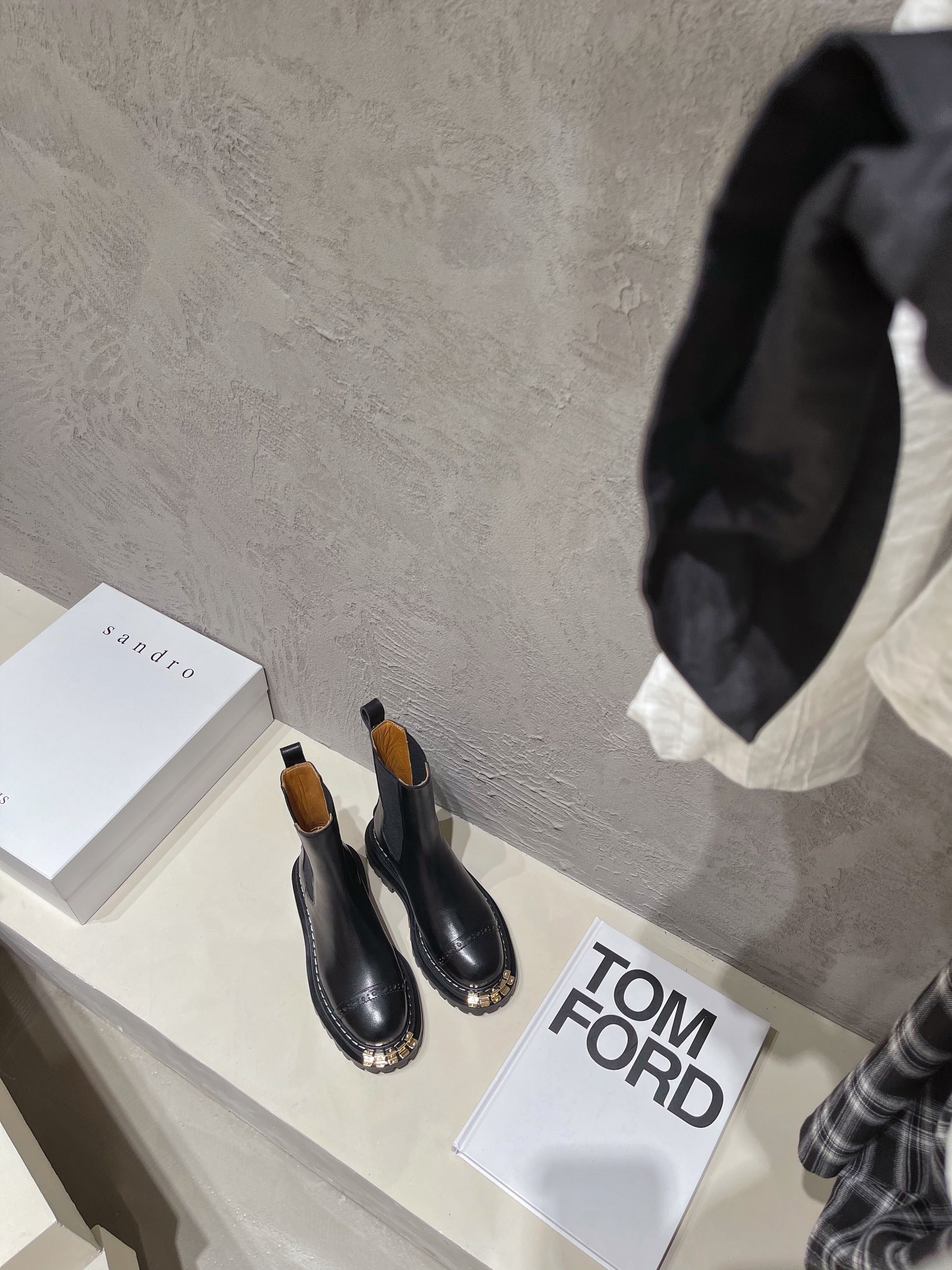 SANDRO 21ss metal head cowhide short Chelsea boots A pair of stylish and cool little boots