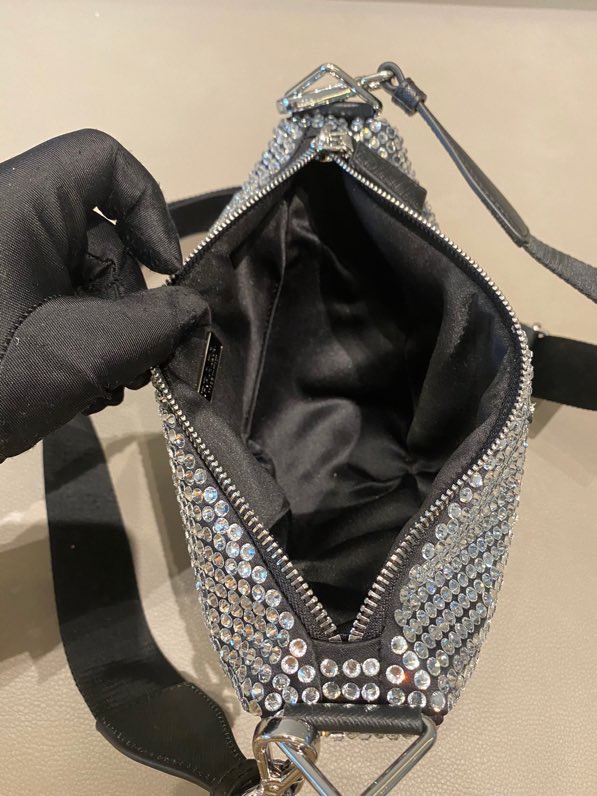 𝐏𝐑𝐀𝐃𝐀 Triangle bag with glitter diamonds 1BH190