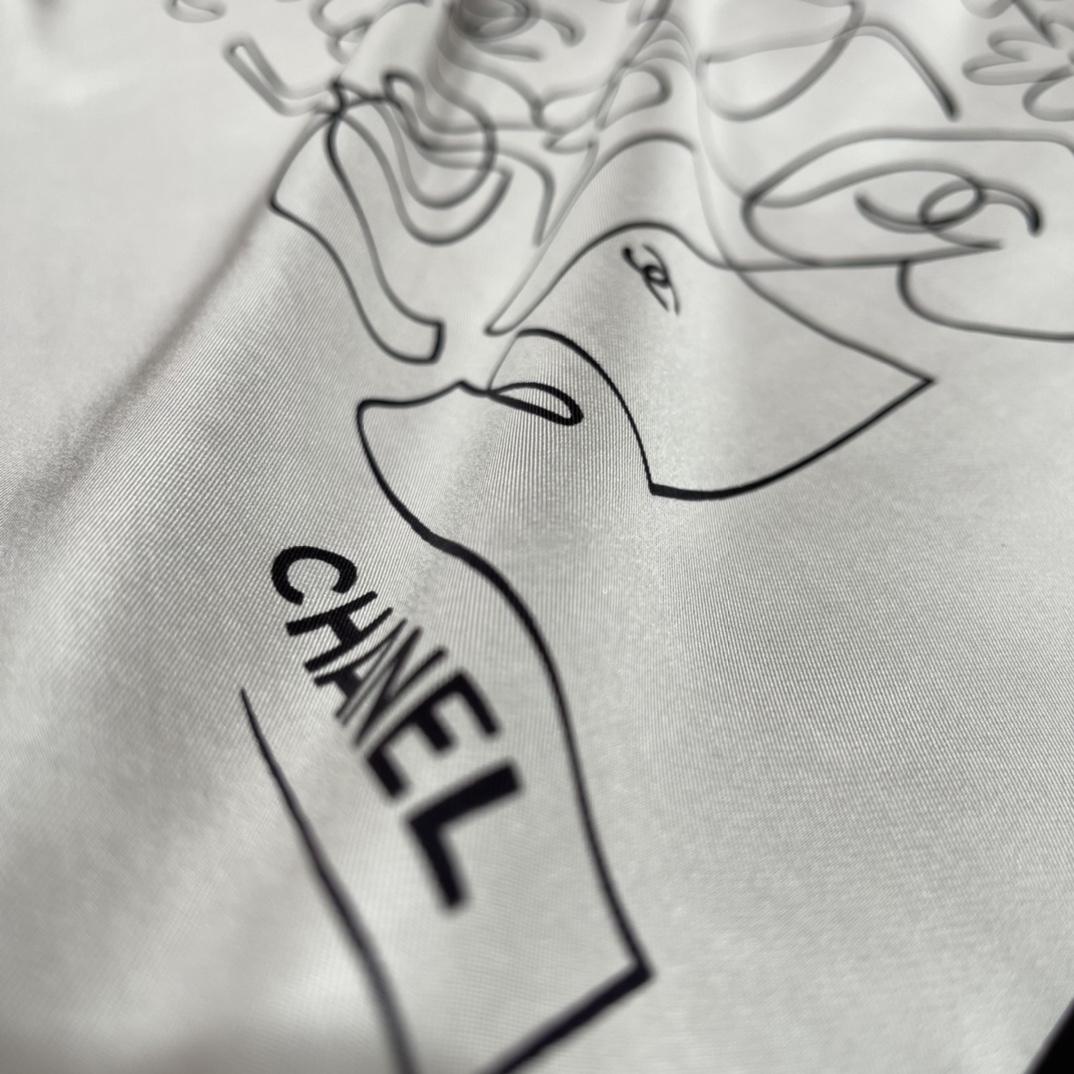 𝐂𝐡𝐚𝐧𝐞𝐥 square scarf 100% mulberry silk fabric