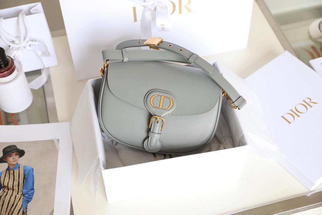 Trianon Grey (Rock Grey) ‼️ Medium 𝙙𝙞𝙤𝙧 𝙗𝙤𝙗𝙗𝙗𝙮