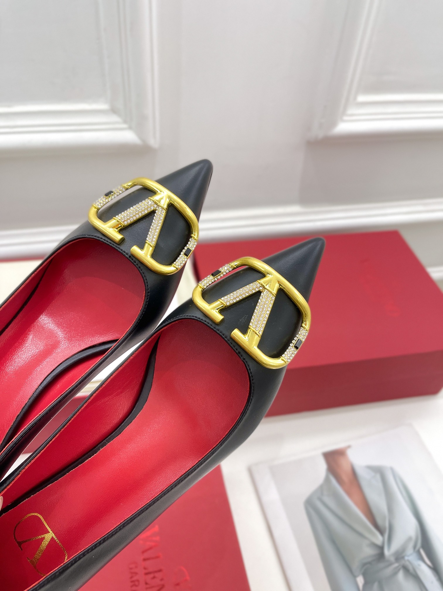 【Valentino】𝟐𝟎𝟐𝟏/𝐒𝐒 𝐧𝐞𝐰 Valentino 2022 spring and summer new large V diamond buckle high heels on the new