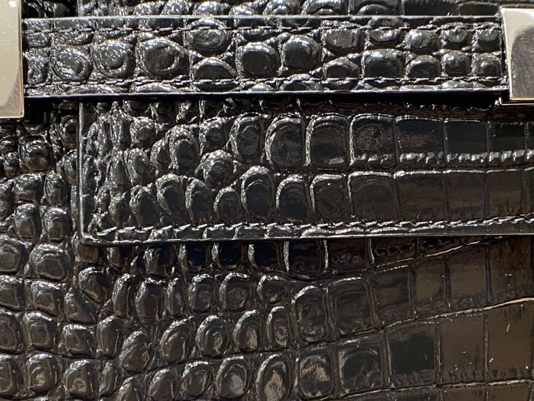 SAINT LAURENT 𝑴𝒂𝒏𝒉𝒂𝒕𝒕𝒂𝒏 〈Original leather version〉#579271