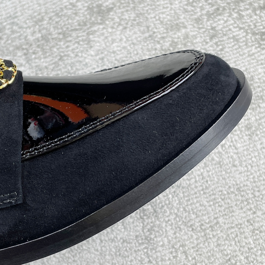 CHANEL Louboutins Simple small single shoes Lace-shaped round Logo leather outsole