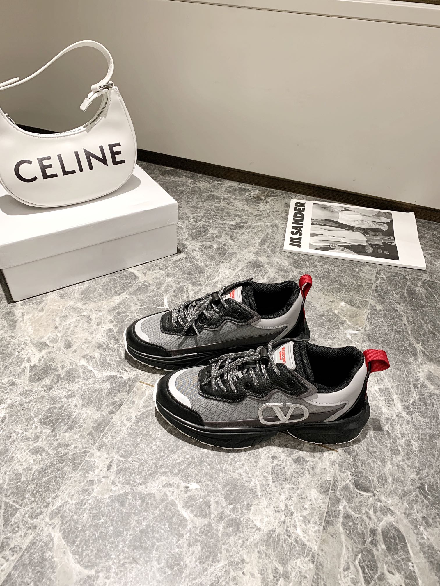 【Valentino】𝟐𝟎𝟐𝟏/𝐒𝐒 𝐧𝐞𝐰 Valentino 2022 ss spring-summer collection of new old man shoes