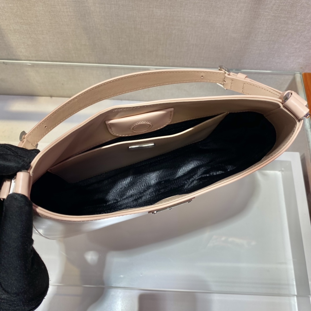 𝐏𝐑𝐀𝐃𝐀  Large Double Shoulder Strap Underarm Bag