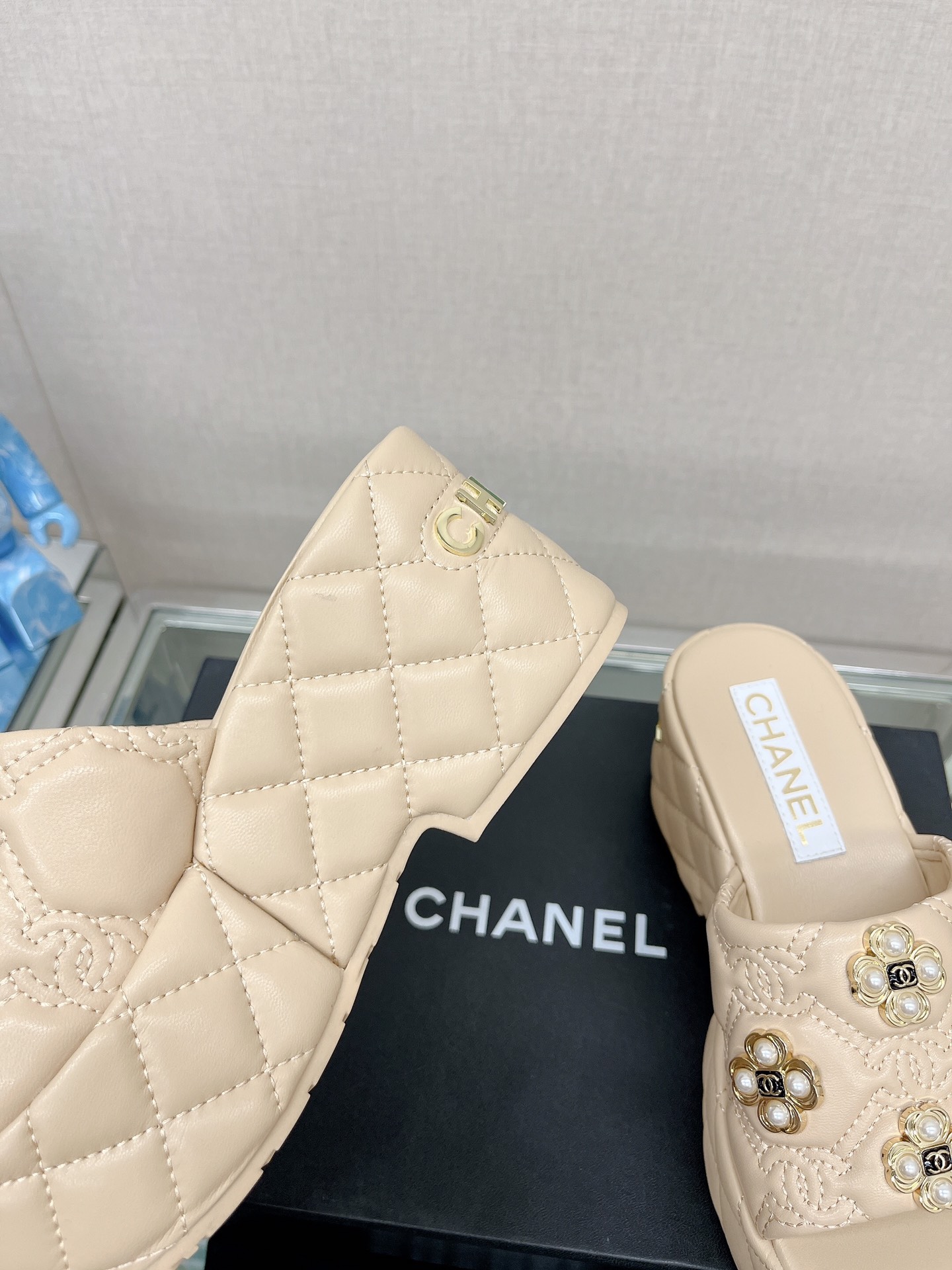 CHANEL water table thick bottom pearl flower slippers original rubber sole