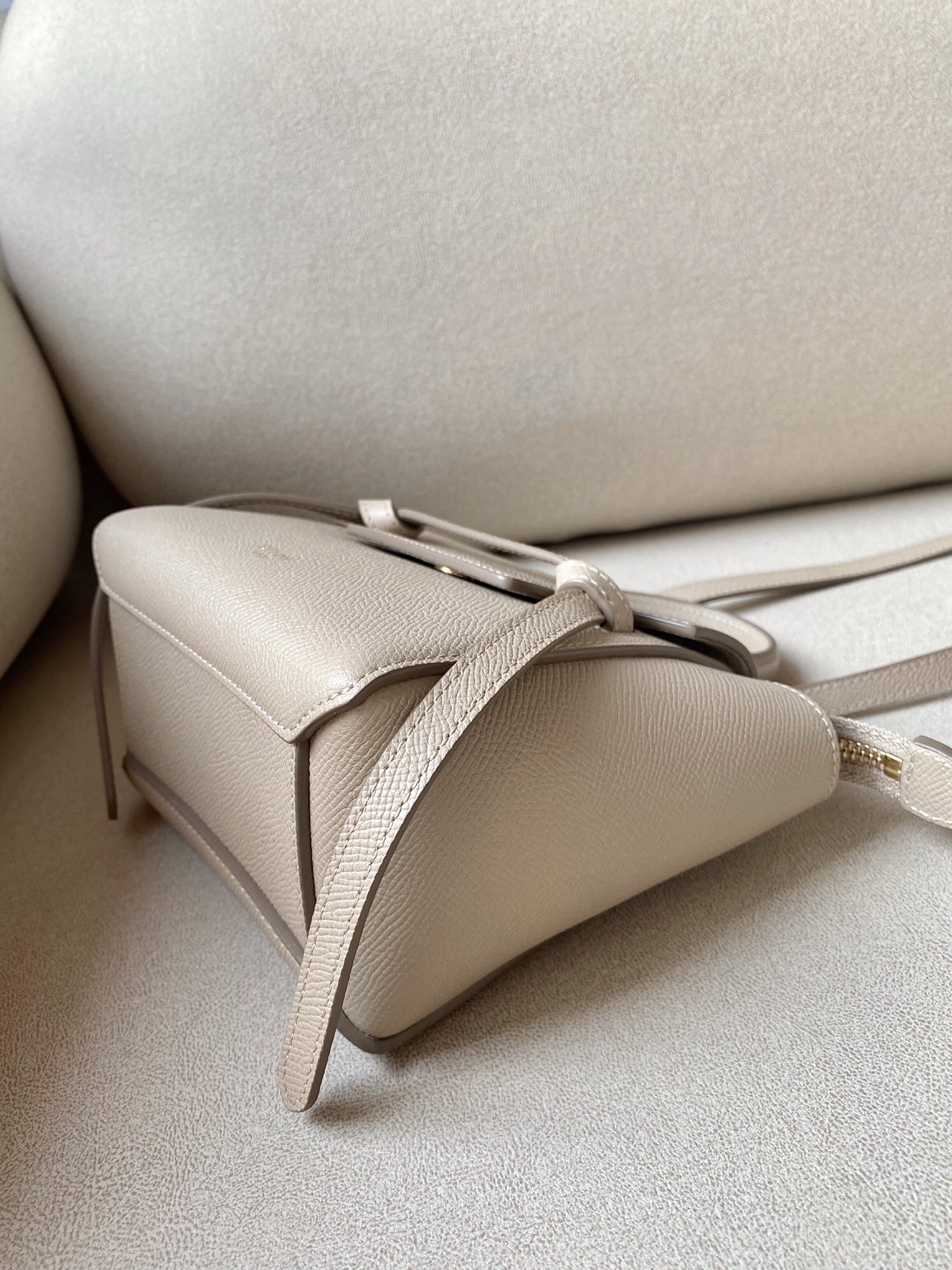 𝐂𝐞𝐥𝐢𝐧𝐞 𝐛𝐞𝐥𝐭 𝐩𝐢𝐜𝐨 𝟏𝟔𝐜𝐦 Grained Calfskin Bag