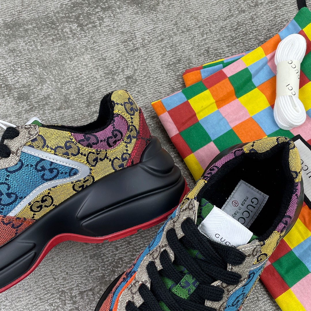 Gucci Pops This collection has a lot of flora and fauna elements Original material