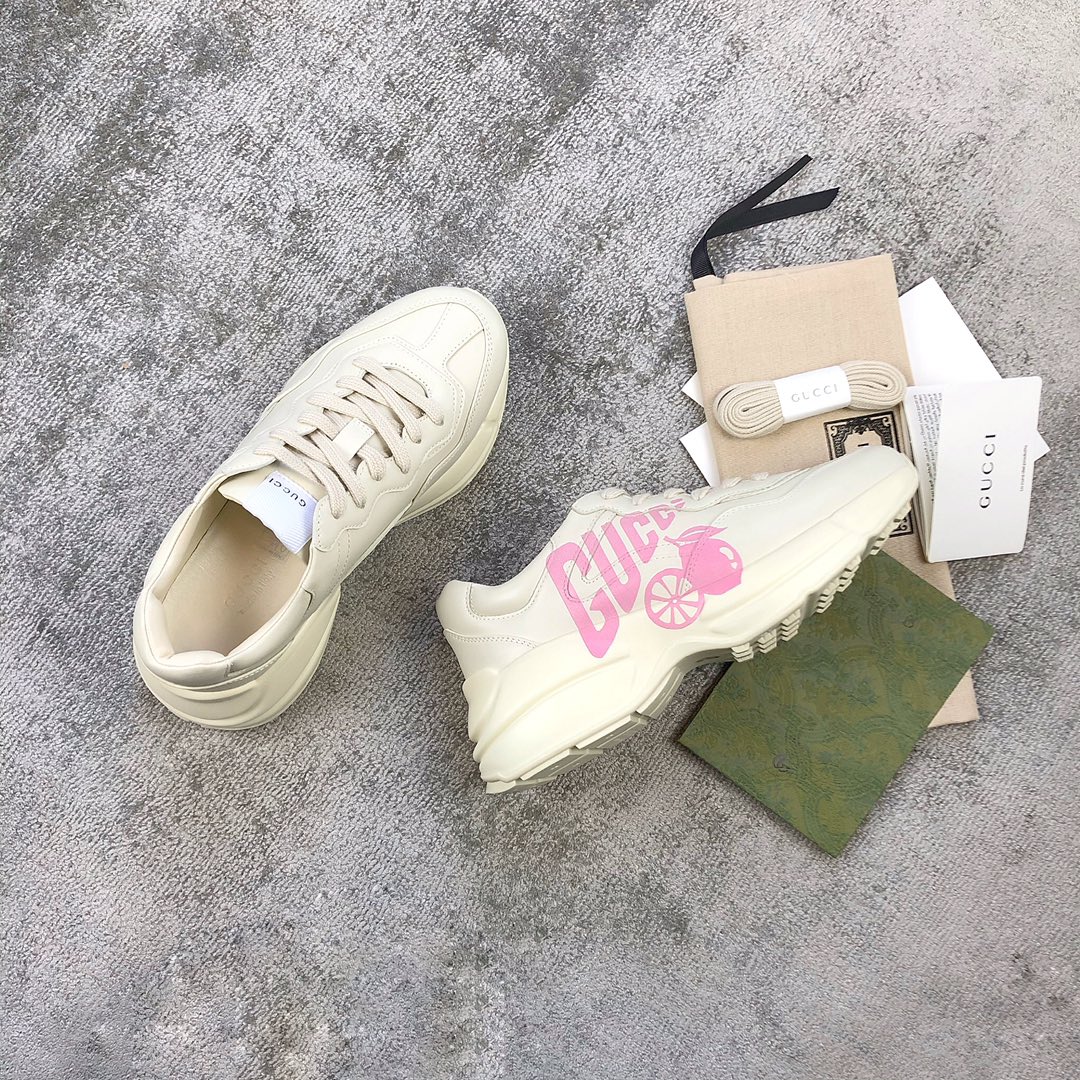 Gucci Pops This collection has a lot of flora and fauna elements Original material