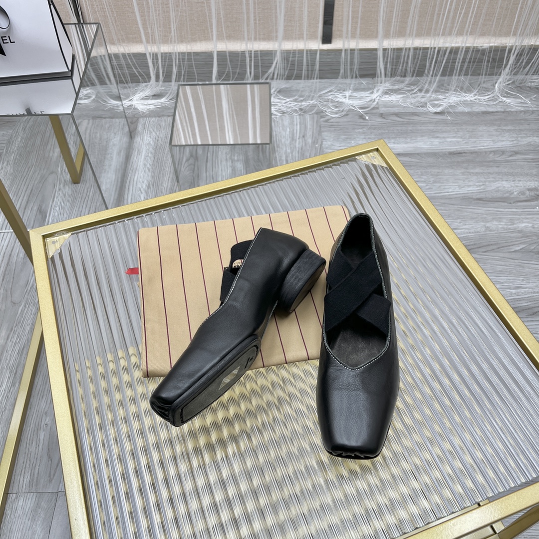 𝐔𝐌𝐀 𝐖𝐀𝐍𝐆｜𝟐𝟎𝟐𝟑/𝐒𝐒 𝐧𝐞𝐰  UMA WANG classic models retro do old ballet shoes