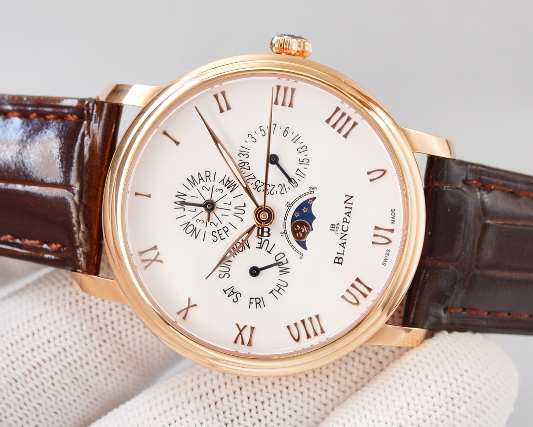 Blancpain - This functional watch comes from the classic Blancpain collection