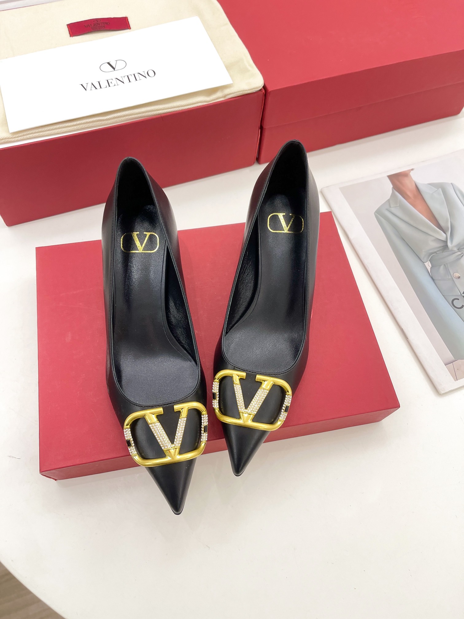 【Valentino】𝟐𝟎𝟐𝟏/𝐒𝐒 𝐧𝐞𝐰 Valentino 2022 spring and summer new large V diamond buckle high heels on the new