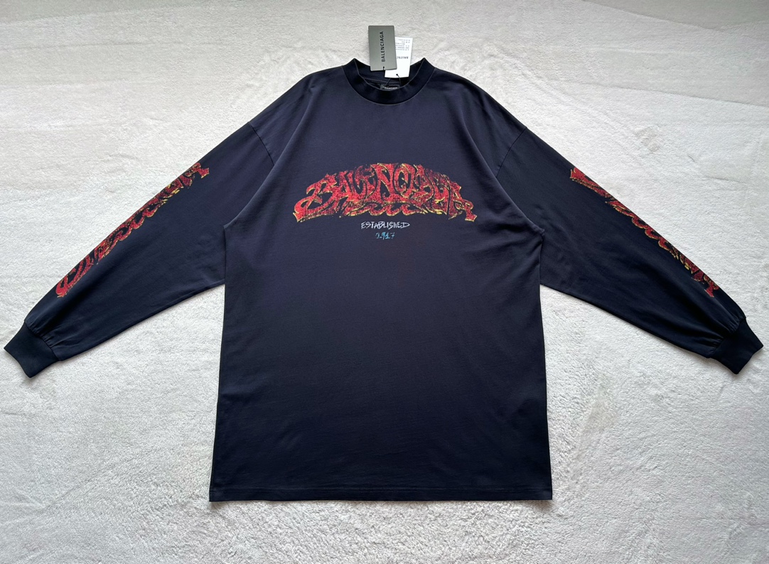 Balenciaga...🔥Flame floral print round neck and long sleeves