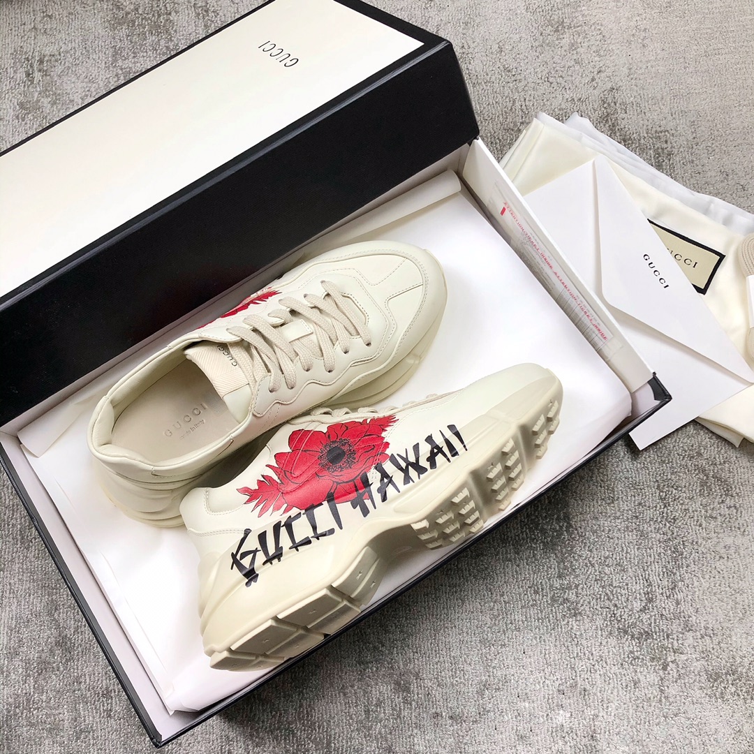 Gucci Pops This collection has a lot of flora and fauna elements Original material