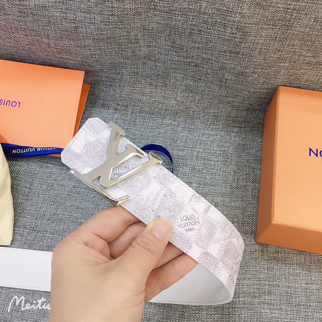 LOUIS VUITTO reversible belt in Monogram canvas and leather