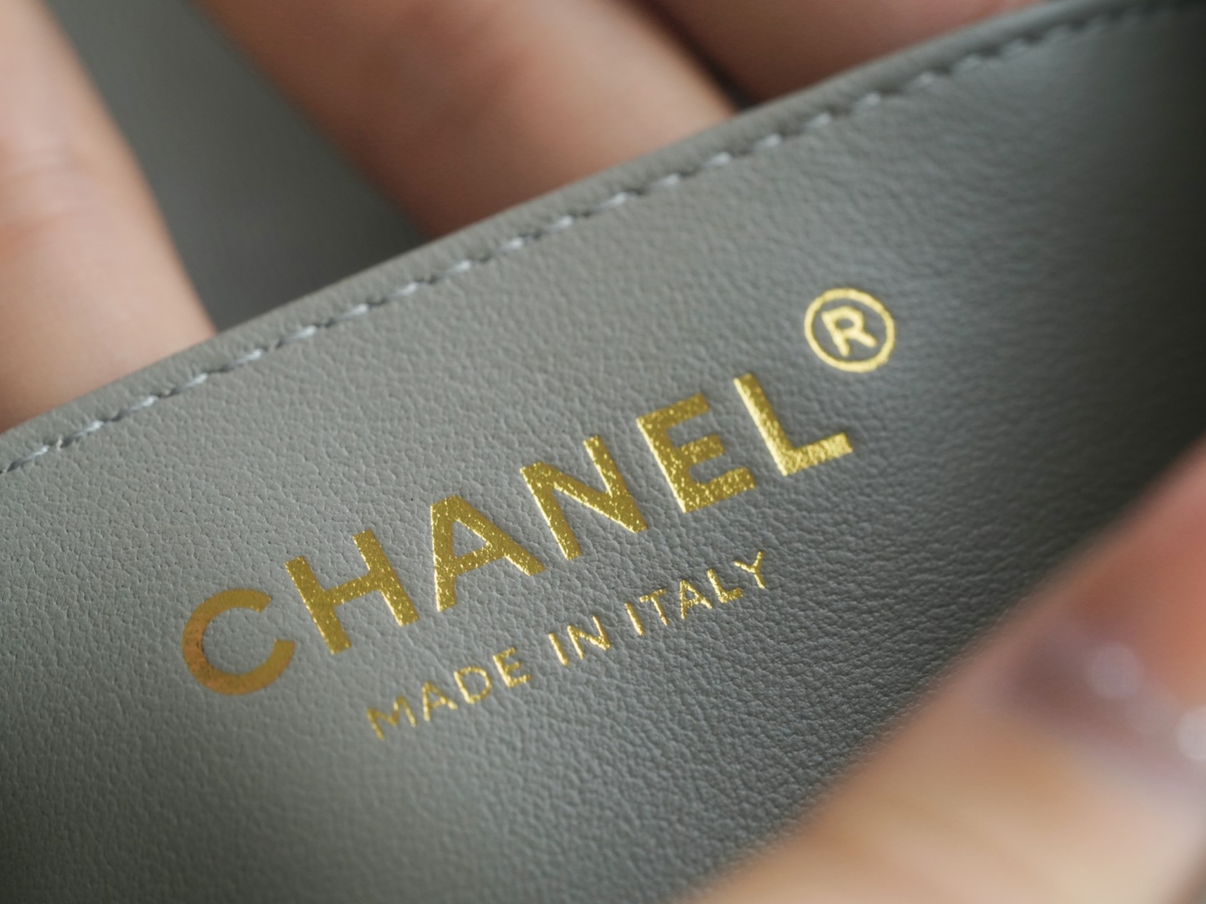 𝗖𝗛𝗔𝗘𝗡𝗟✦ 𝐂𝐅Metal Ball Big Mini Light Gray