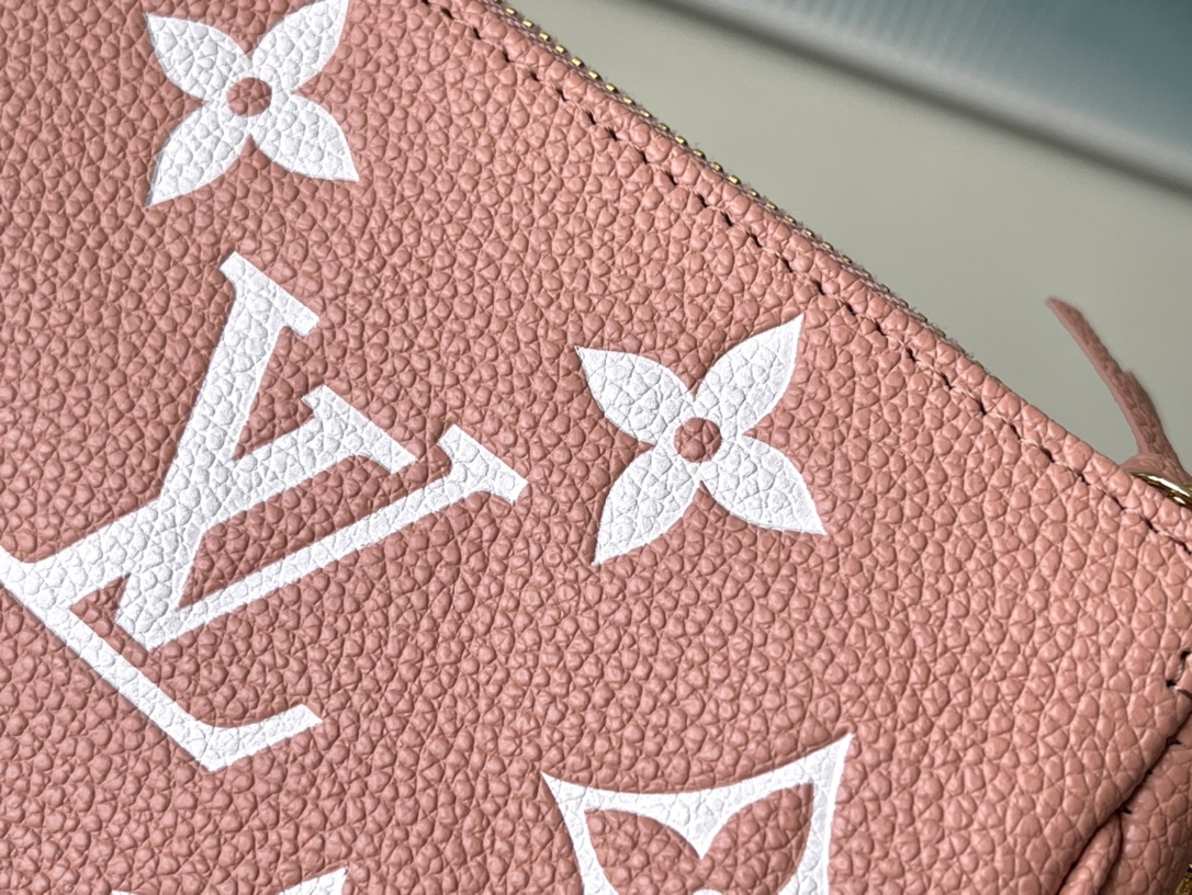 𝐋𝐎𝐔𝐈𝐒 𝐕𝐔𝐈𝐓𝐓𝐎𝐍    M80501