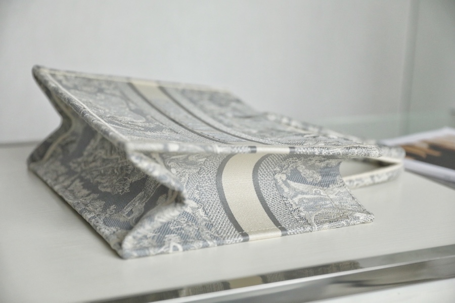 DIOR TOTE Grey embroidery