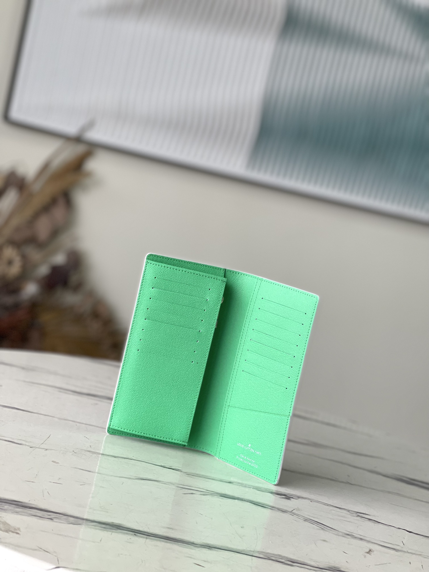 𝐋𝐎𝐔𝐈𝐒 𝐕𝐔𝐈𝐓𝐓𝐎𝐍   M82011