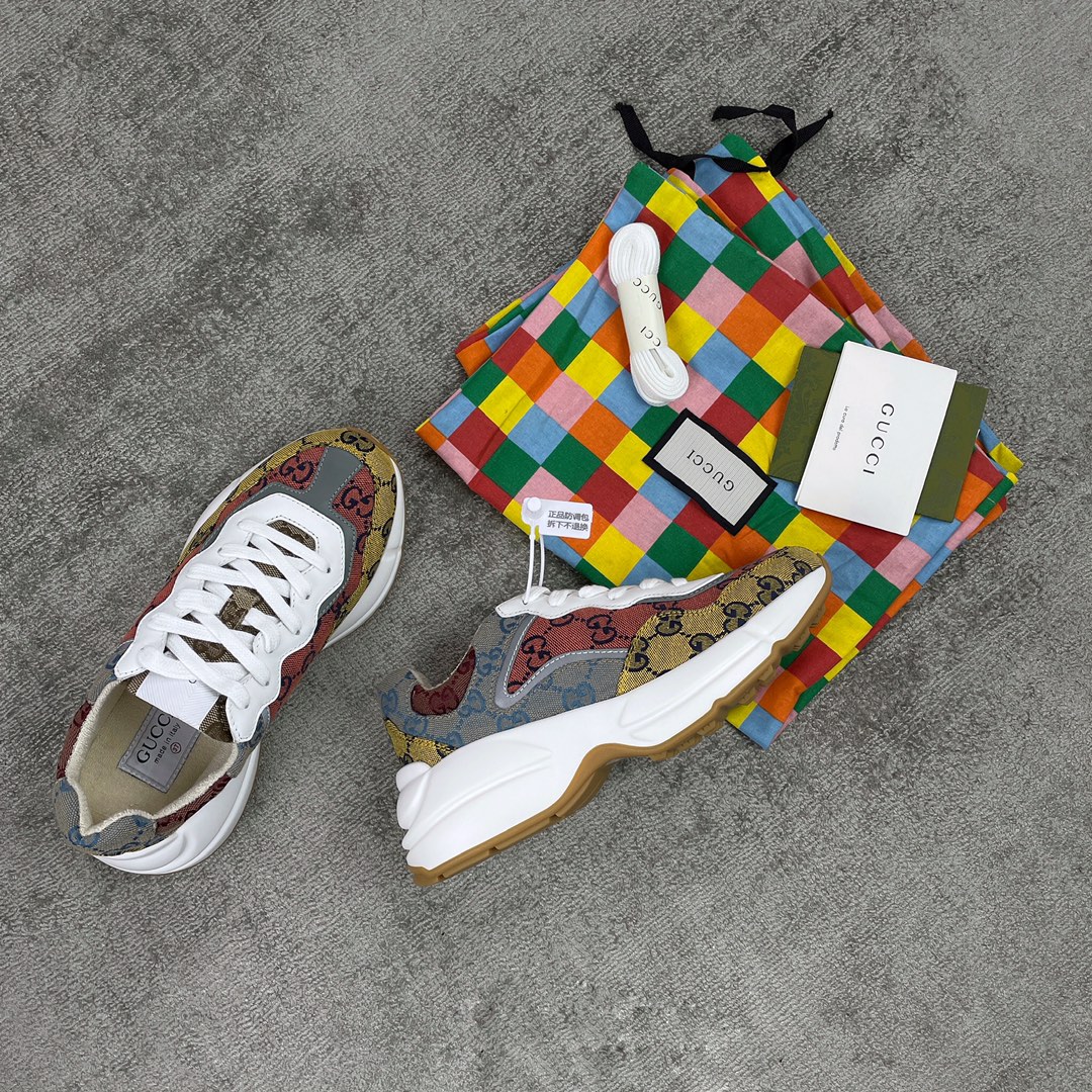 Gucci Pops This collection has a lot of flora and fauna elements Original material