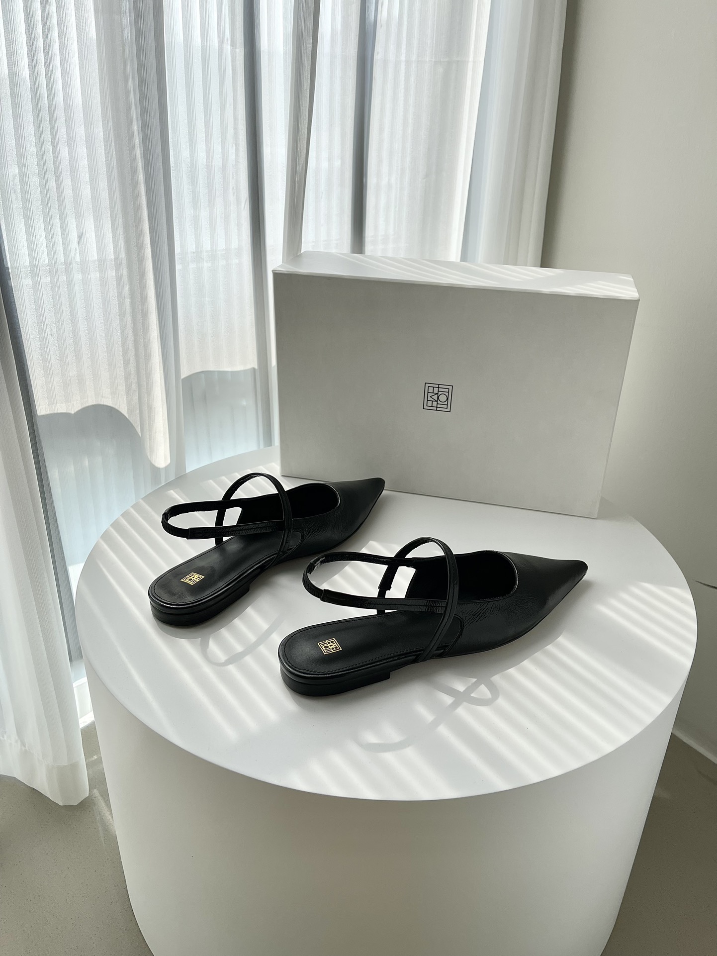 𝐓𝐨𝐭𝐞𝐦𝐞｜𝟐𝟎𝟐𝟑/𝐒𝐒 𝐧𝐞𝐰 Minimalist slingback with a different classic temperament Dry, rigid and soft