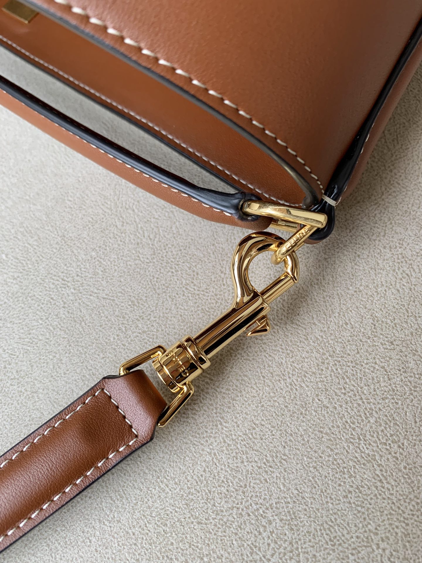 𝐂𝐞𝐥𝐢𝐧𝐞 BUCKET 16 bucket bag in smooth calfskin