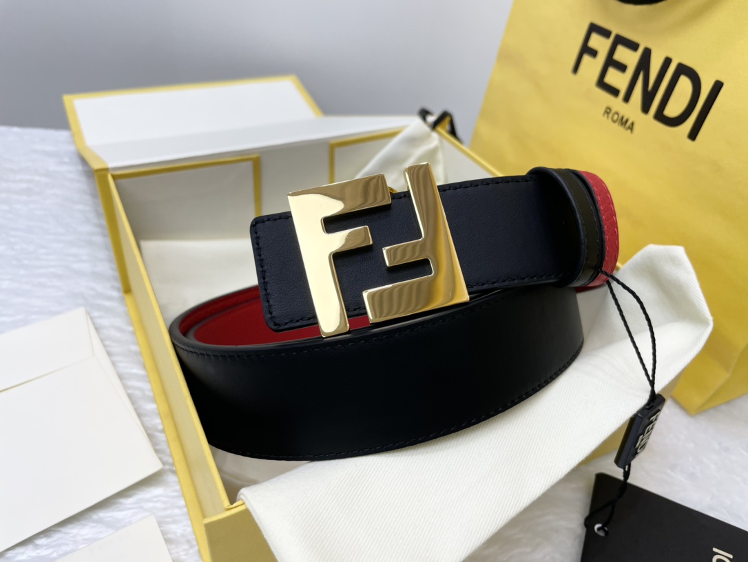 FENDI imported Italian calfskin π Double-sided use with double F button buckle