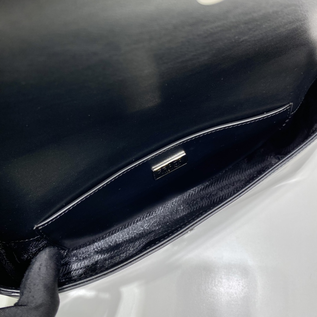 𝐏𝐑𝐀𝐃𝐀 New Model 1BD323