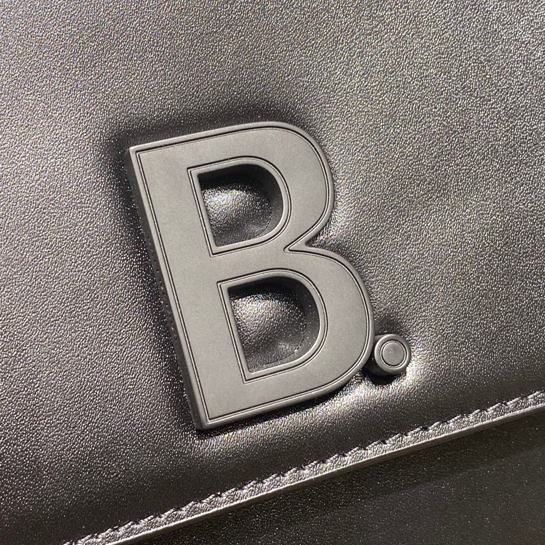 BALENCIAGA 𝘀𝗺𝗮𝗹𝗹 𝗯𝗮𝗴 Plain black buckle