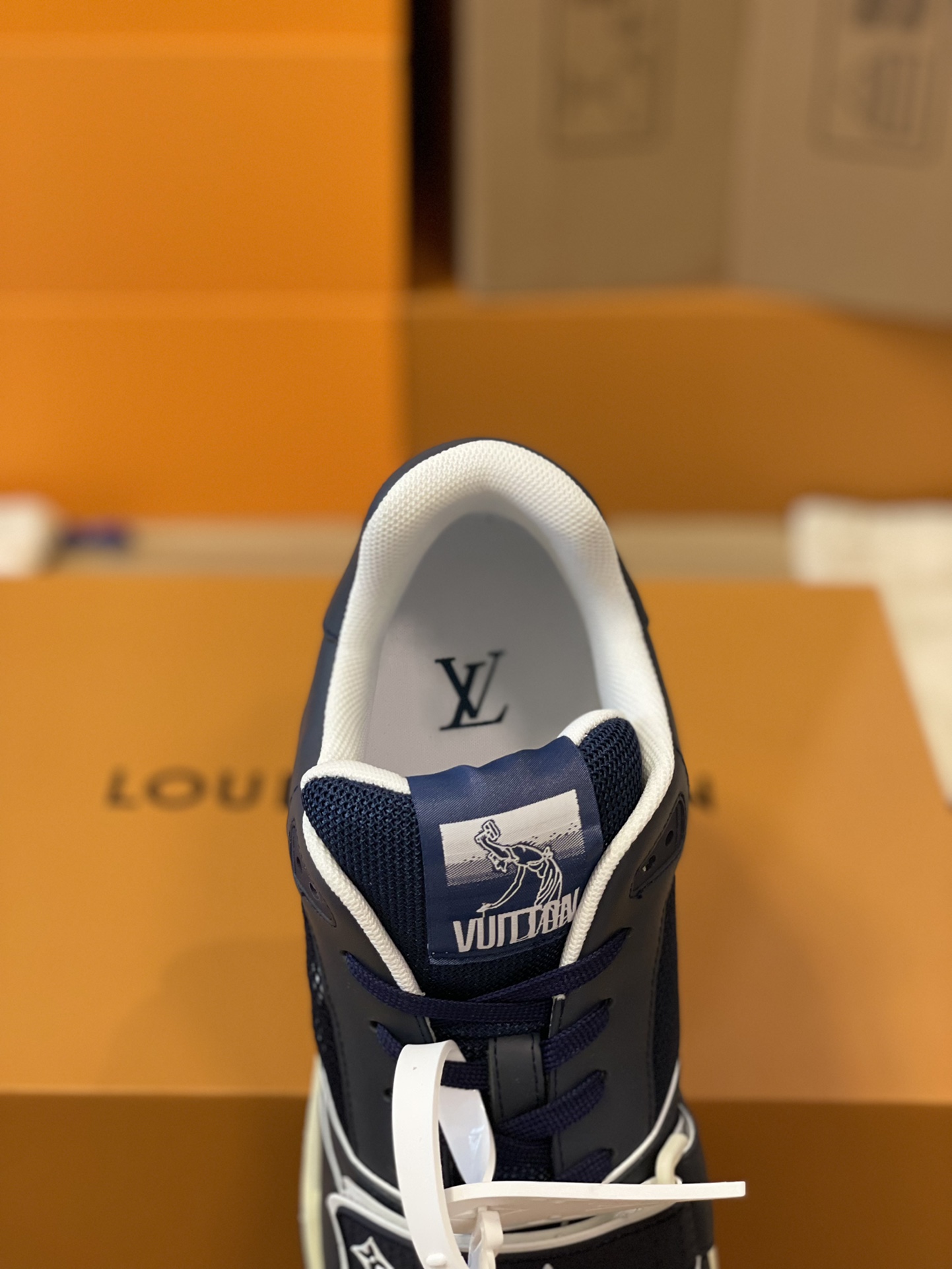 Louis Vuitton Trainer Men's Model 1A98UX