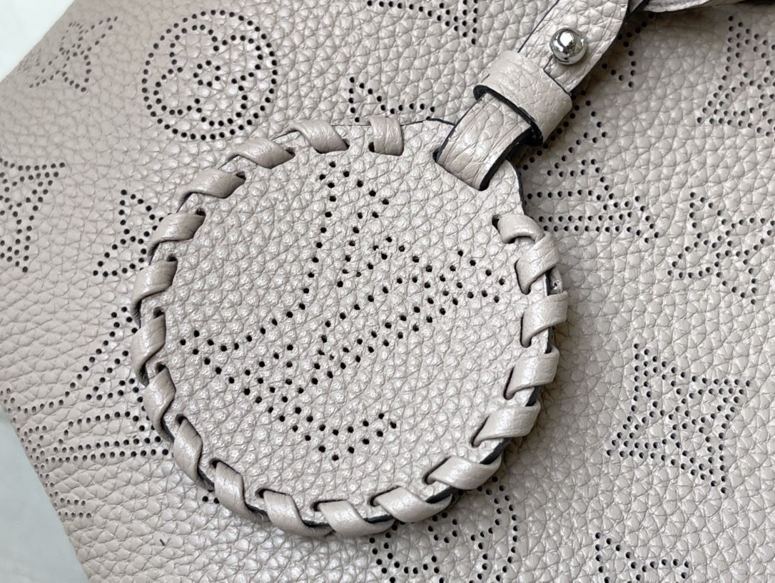 𝐋𝐎𝐔𝐈𝐒 𝐕𝐔𝐈𝐓𝐓𝐎𝐍   M21849