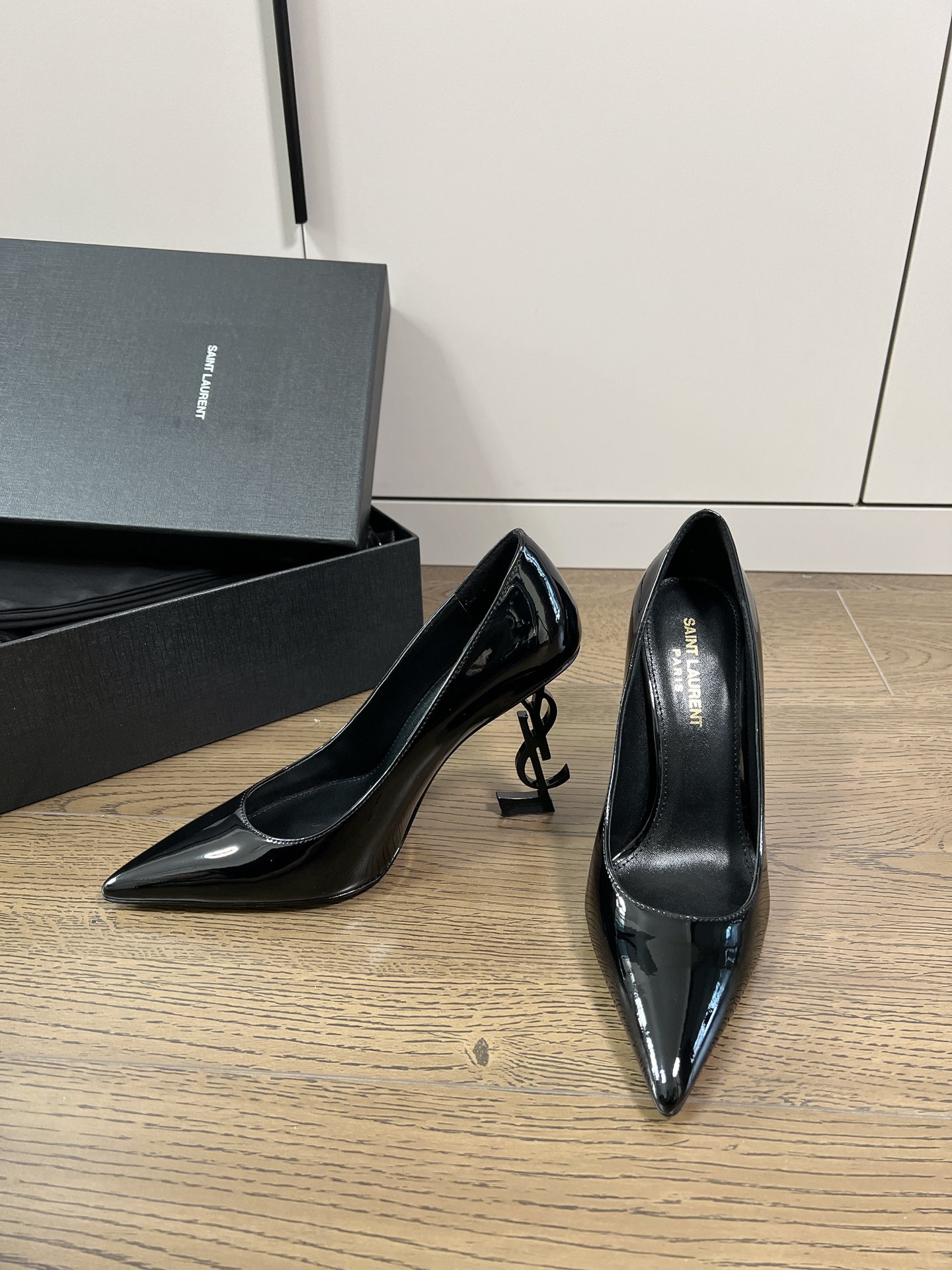 𝙎𝙖𝙞𝙣𝙩 𝙇𝙖𝙪𝙧𝙚𝙣𝙩 | 𝟐𝟎𝟐𝟐/𝐒𝐒 𝐧𝐞𝐰 YSL｜Shaped heel shoes in the closet c high heels original cow patent leather