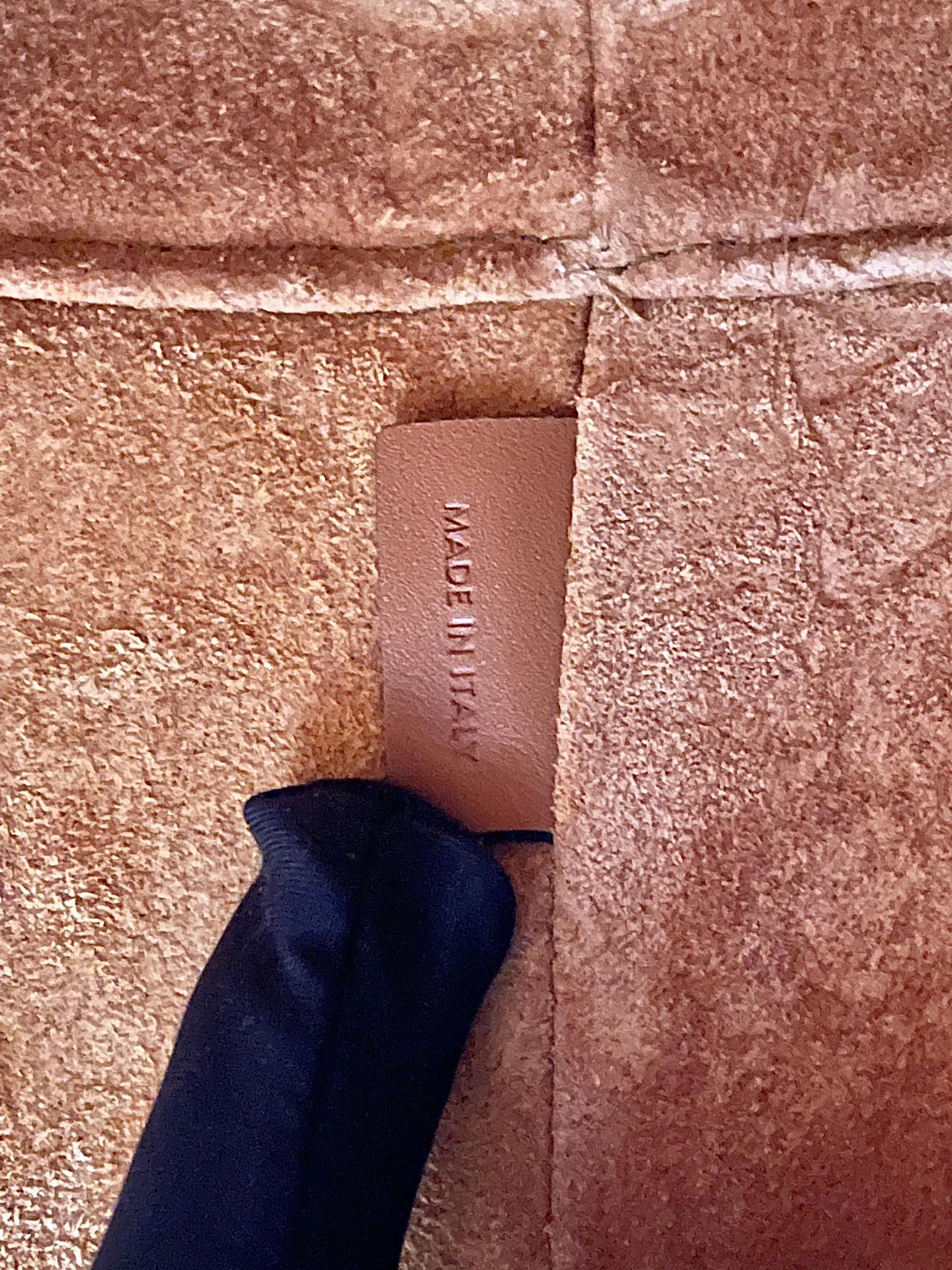 𝐂𝐞𝐥𝐢𝐧𝐞 CUIR TRIOMPHE Small smooth calfskin bucket bag