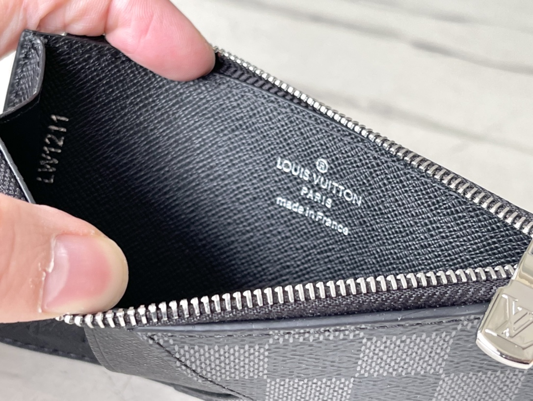 𝐋𝐎𝐔𝐈𝐒 𝐕𝐔𝐈𝐓𝐓𝐎𝐍   N64038